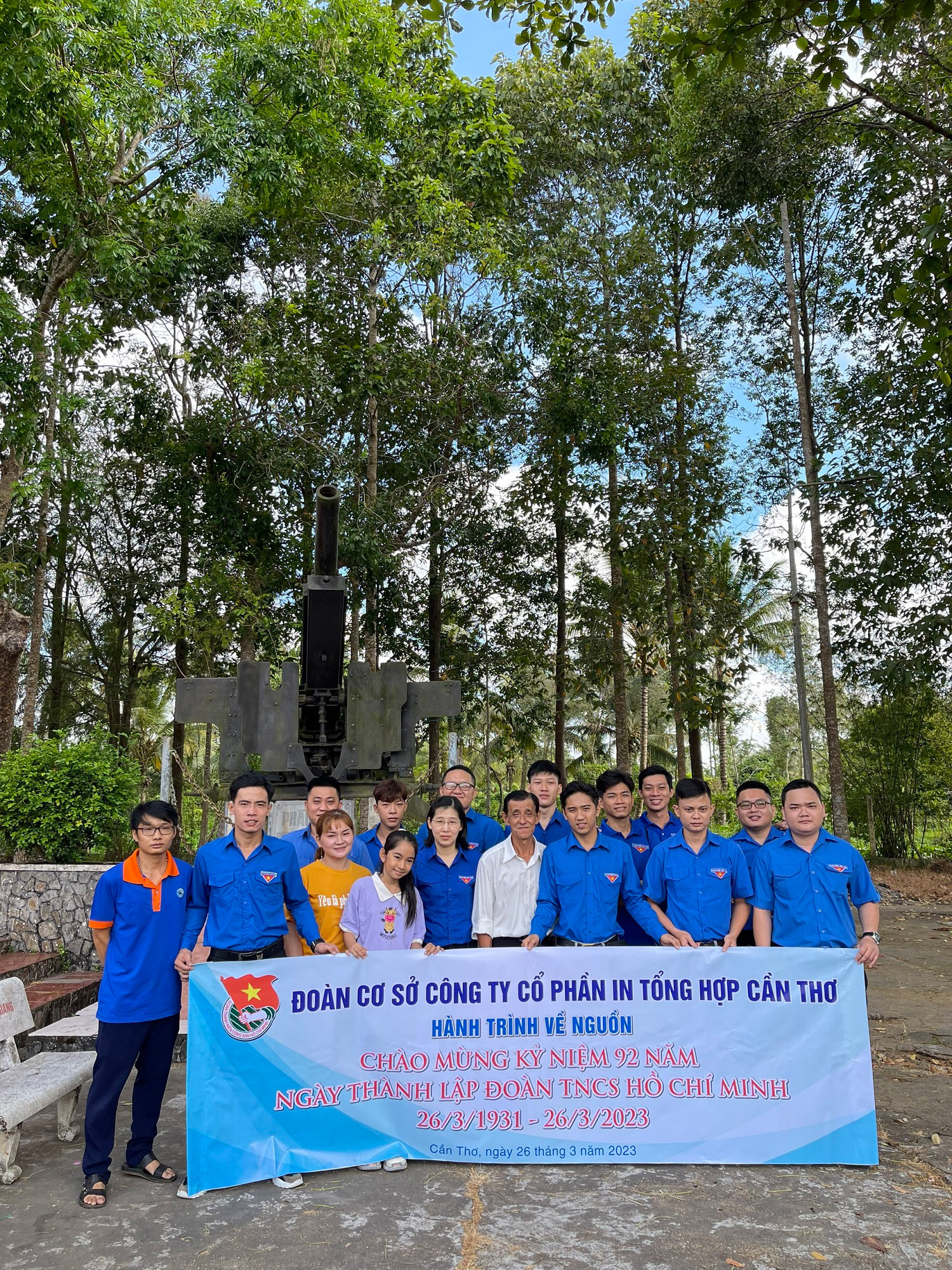 Đoàn CS Công ty CP In Tổng hợp Cần Thơ tổ chức về nguồn tại Khu di tích chiến thắng Tầm Vu nhân dịp kỷ niệm 92 năm ngày thành lập Đoàn TNCS Hồ Chí Minh
(26/3/1931 – 26/3/2023)